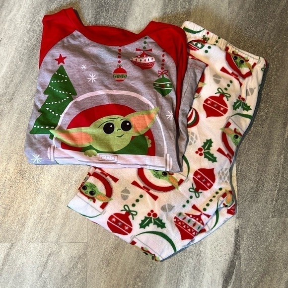 Adult Baby Yoda Christmas Pajama long sleeved & fleece pants medium star wars - Picture 1 of 10